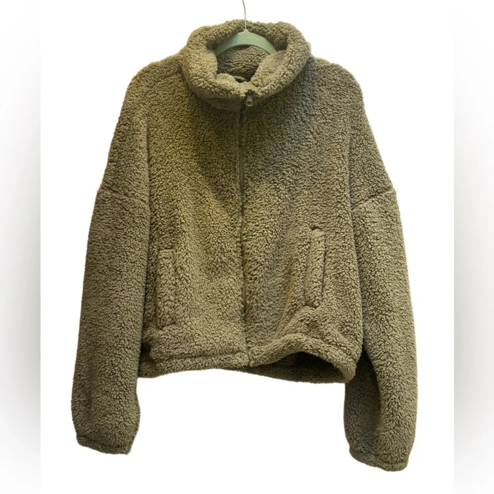 American Eagle Teddy Fleece Sherpa Zip Up Jacket in Olive Green, “huggable” 🖤 M - Picture 2 of 9